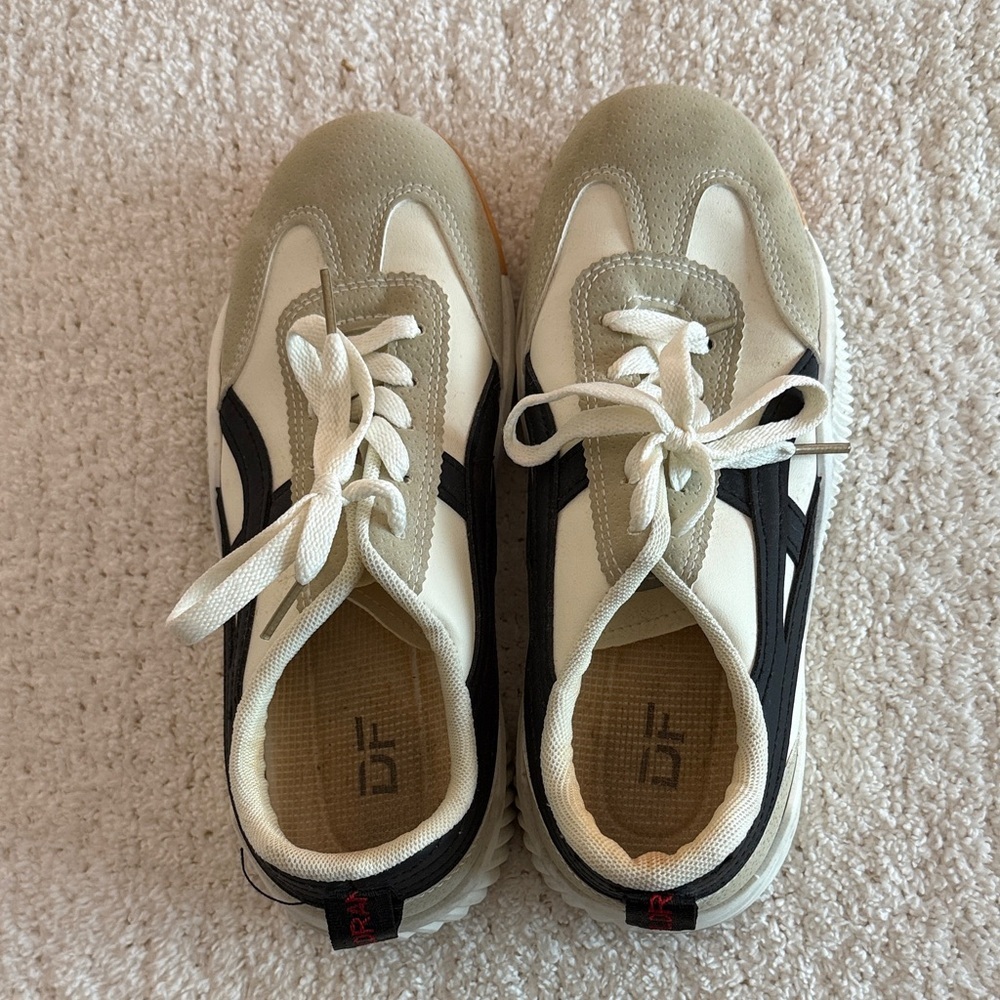 deflorance Beige and Black Casual Sneakers / size 40